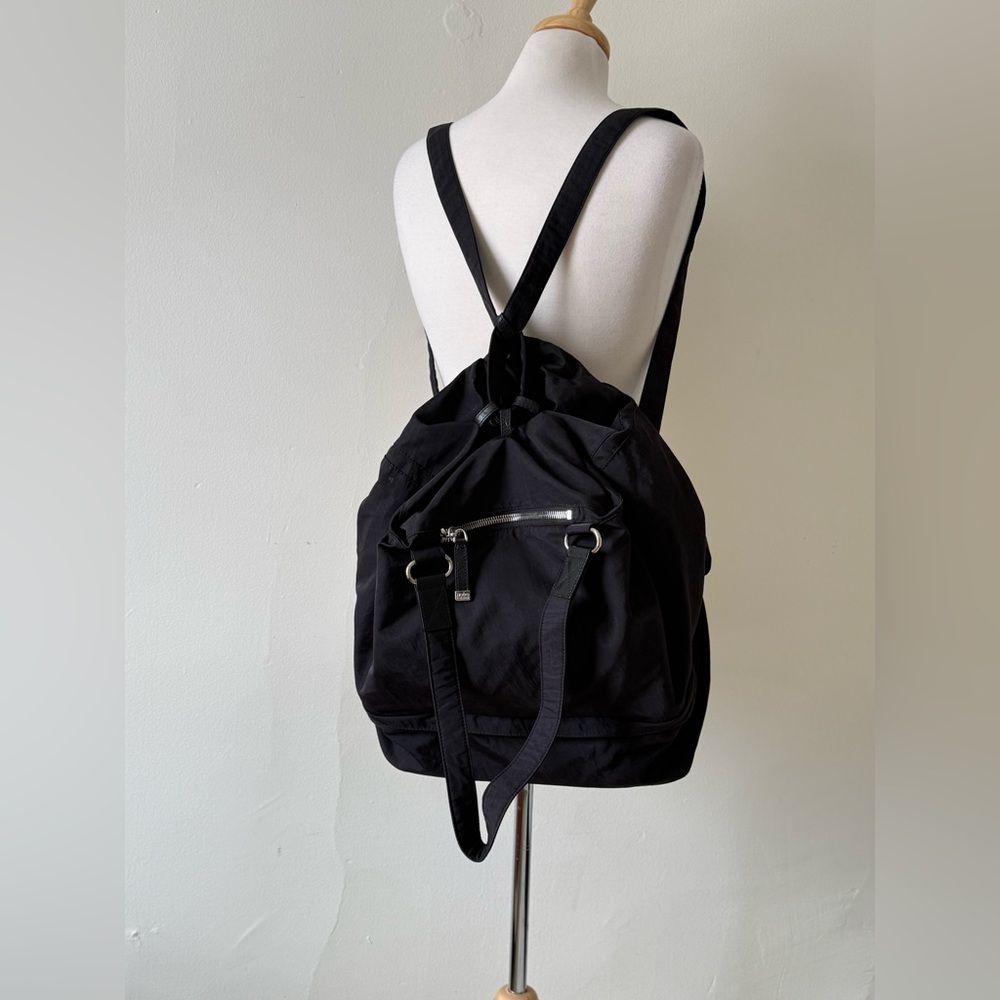 Hobo International 1991 convertible travel bag/tote/backpack. Very spacious!
